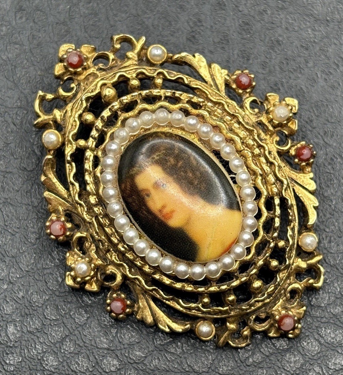 Vintage Signed ART Gold Tone Lady Cameo Brooch Portrait Pin Faux Seed Pearls
