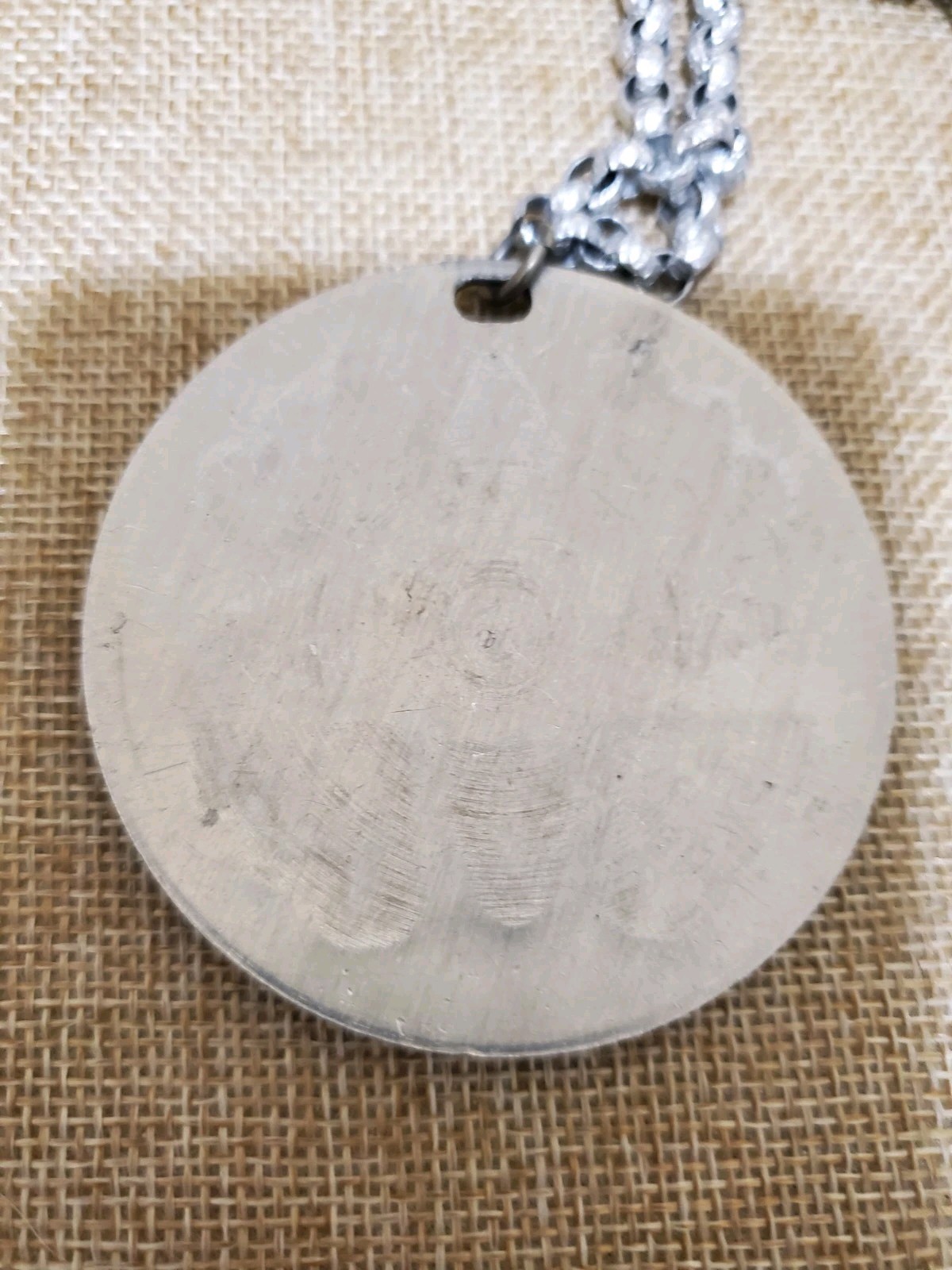 VINTAGE SOUTHWESTERN DESIGN ROUND 2 1/2″ PENDANT W/19″ CHAIN, ALUMINUM