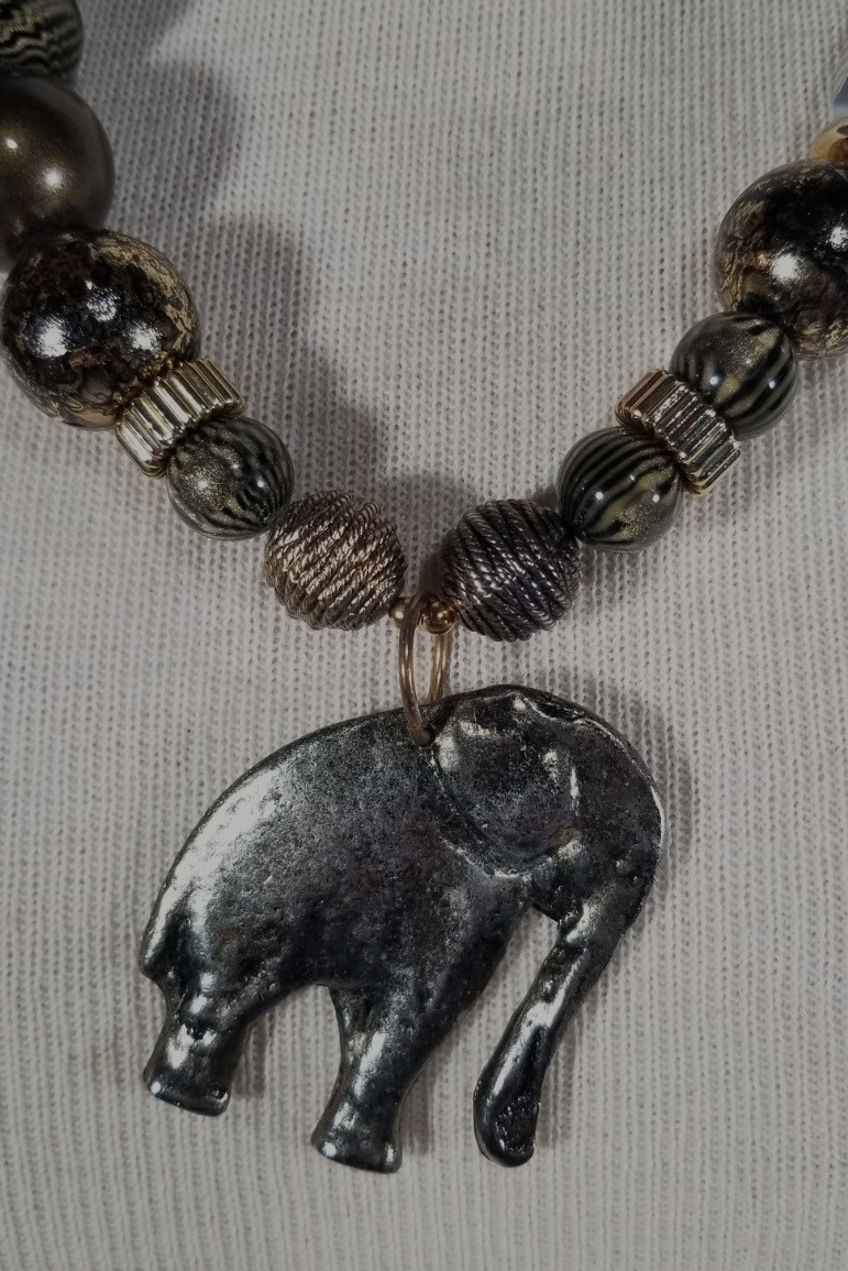 carolyn tanner elephant motif necklace safari wearable art chunky beaded vintage