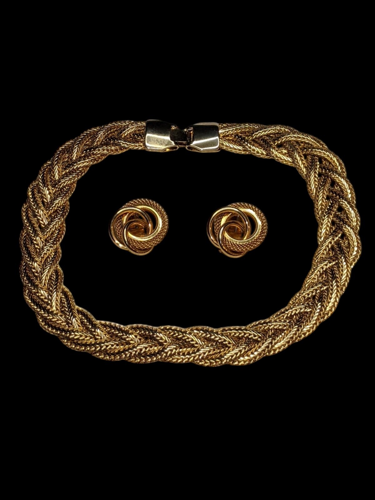 VINTAGE Earrings and Necklace Heavy Jewelry Set Gold Tone Thick Chain BEAUTIFUL