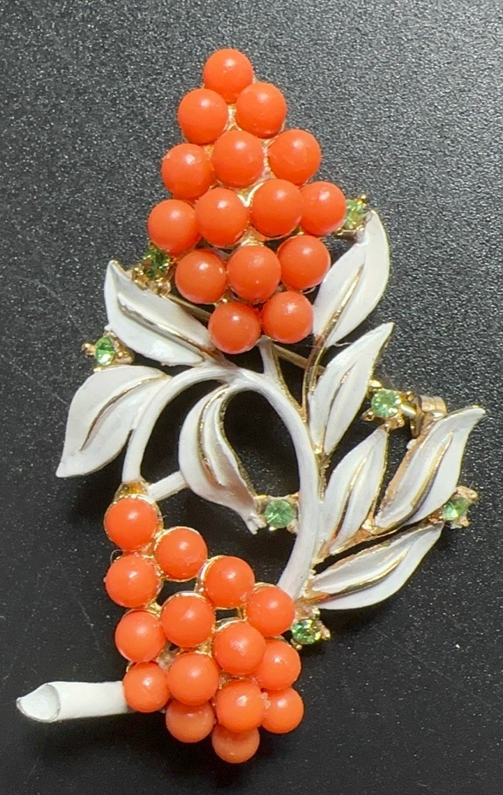 Vtg Faux Coral Grape Flower Cluster Green Rhinestone Enamel Gold Brooch 2.5”!!