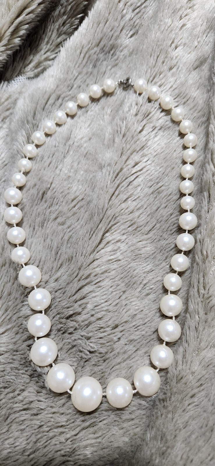 Vtg Graduated Faux Pearl Necklace 16.5 in Classic Grandmacore Cottagecore 80s