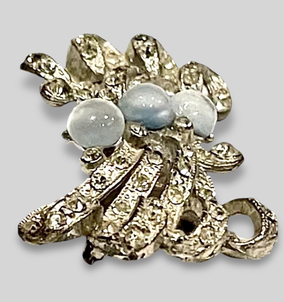 Vtg BLUE GREY STONES & RIBBON Brooch Pin Rhinestones Silver Tone 12g EUC