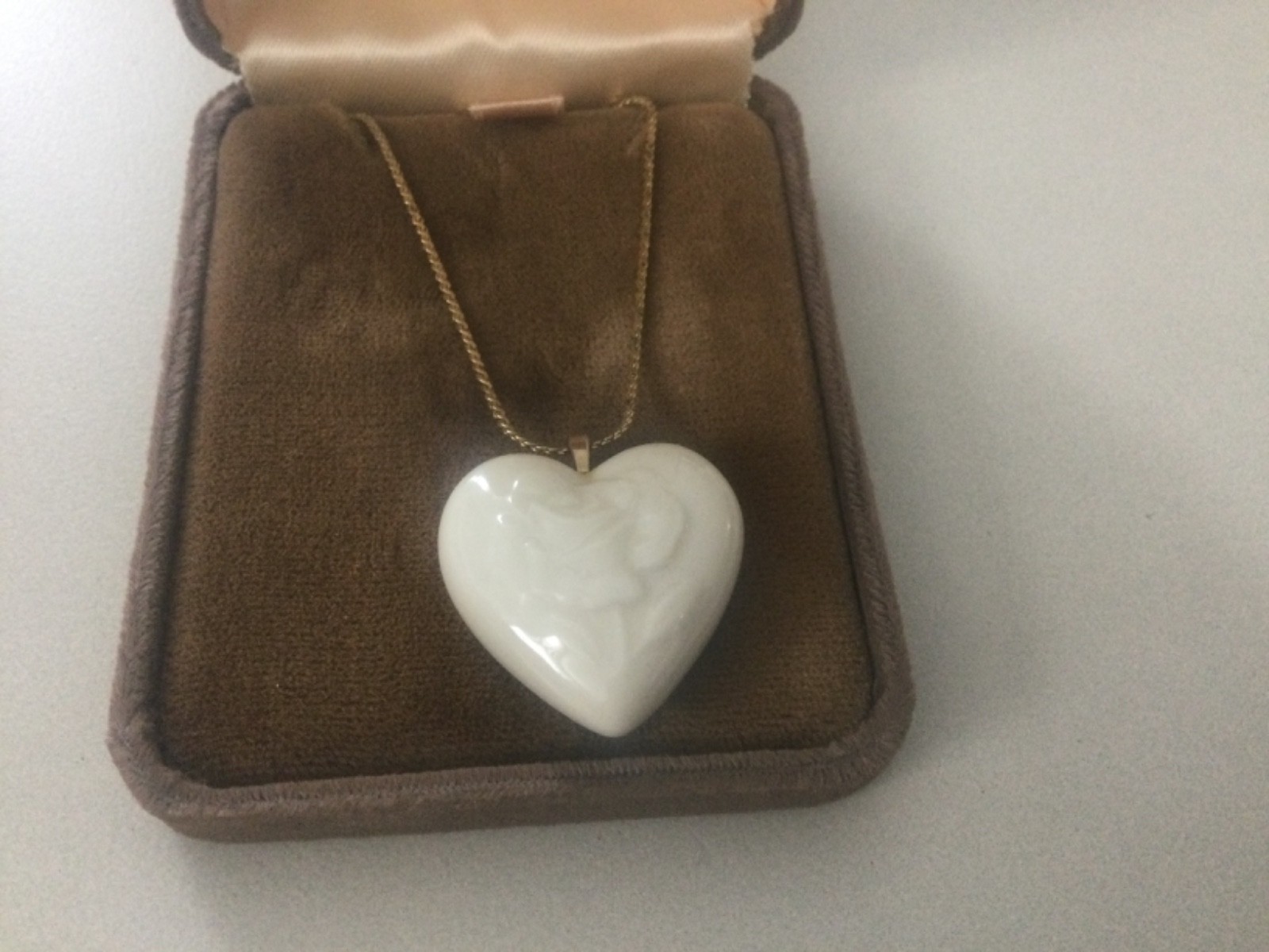 Vtg Lenox Porcelain Puff Heart Rose Pendant/ 1/20/12kGF Necklace w/ Original Box