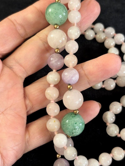 Vintage ROSE QUARTZ JADE Knotted Graduated 7mm-12mm Bead Rope Necklace 30″