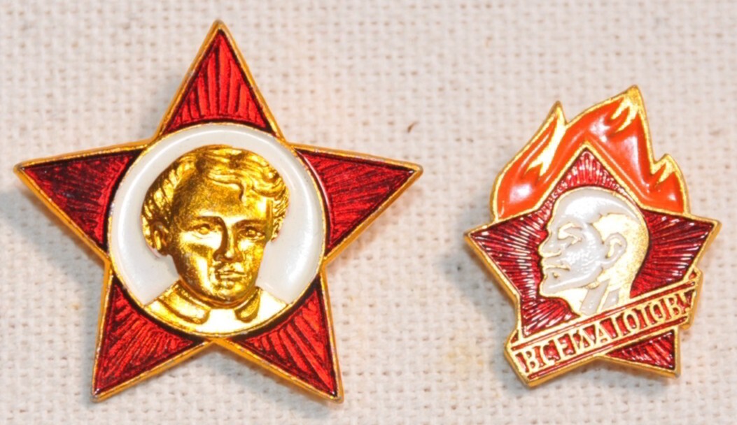 1970y. SOVIET PIONEER RUSSIAN USSR MILITARY BADGE AWARD COMMUNIST GOLD STAR PIN