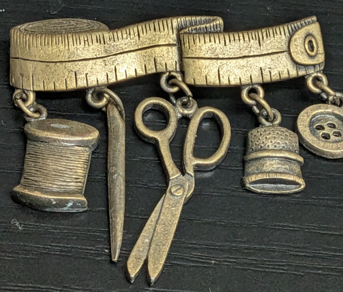 JonettJewelry (JJ) brooch pin dangling sewing charms gold toned measuring tape