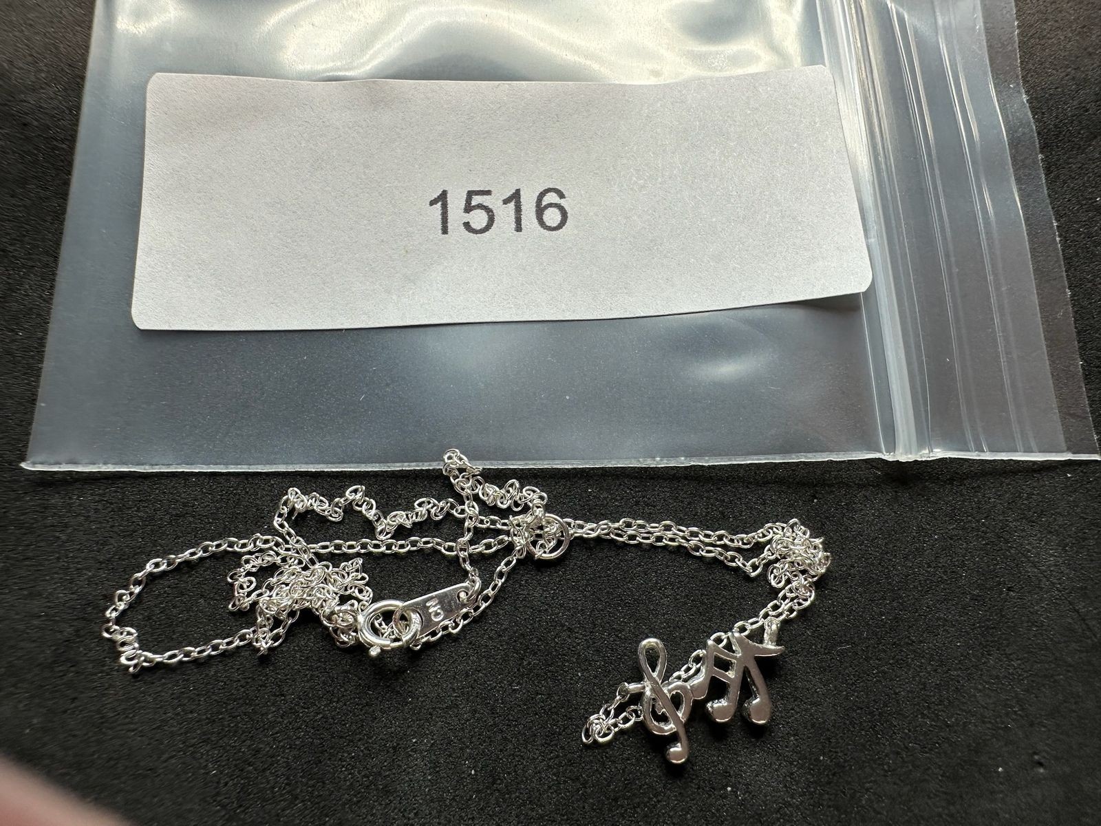 1.60g Vintage Sterling Silver 925 Musical Notes Pendant Oval Necklace 18 in M