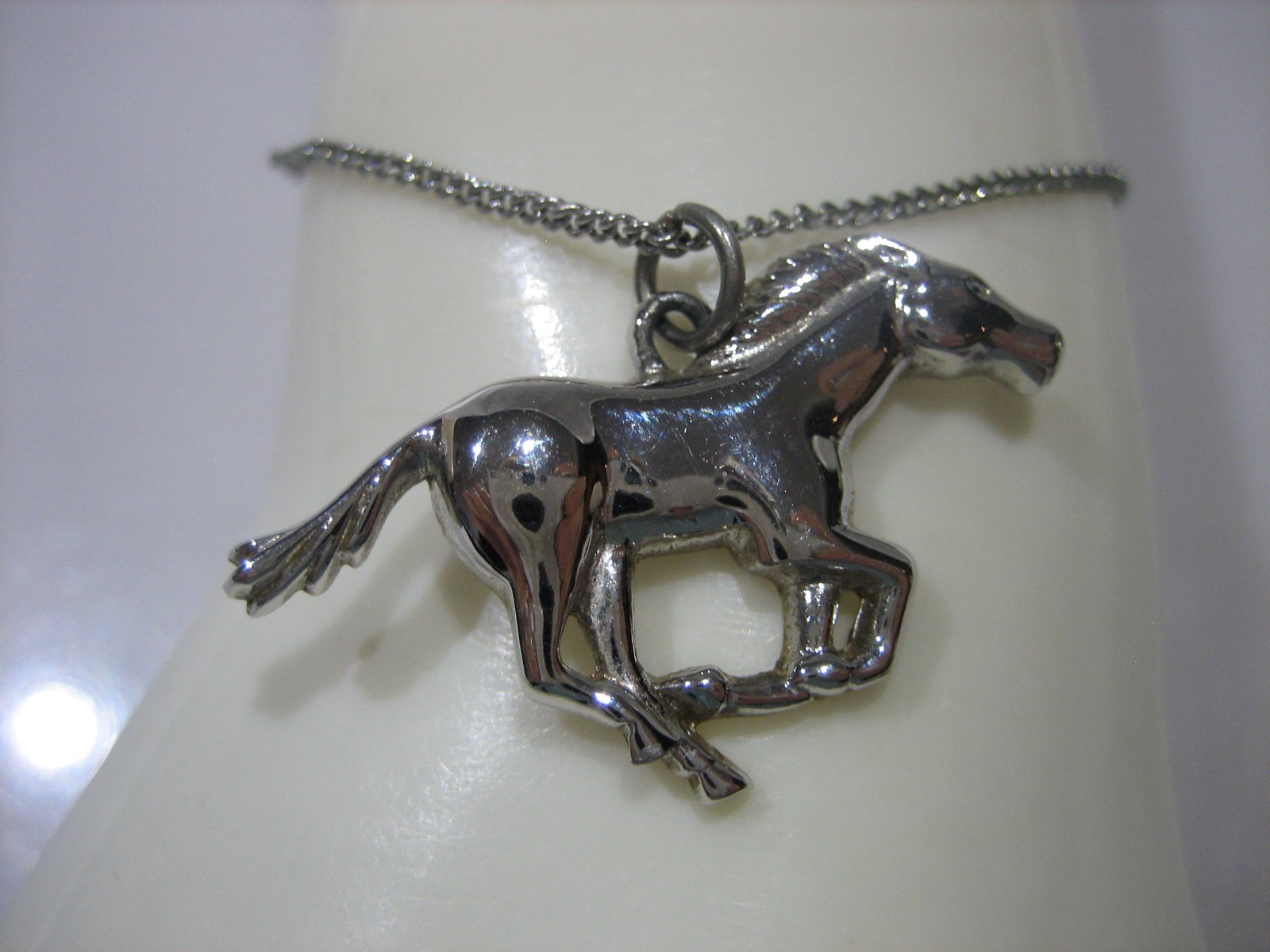 Vintage Avon Running Horse Pendant Silver Tone Necklace 18” Excellent Condition