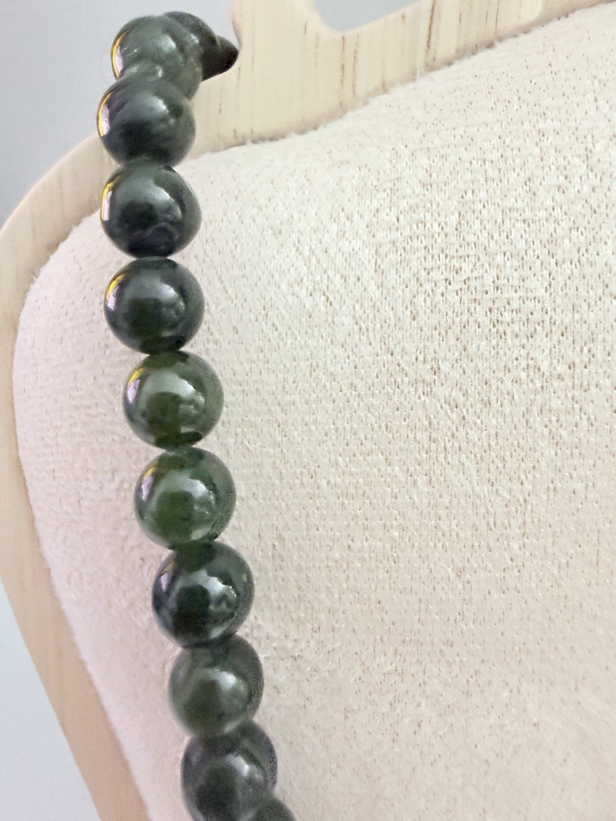 Vintage Dark Green Stone Bead Necklace Magnetic Clasp 18” Estate Jewelry