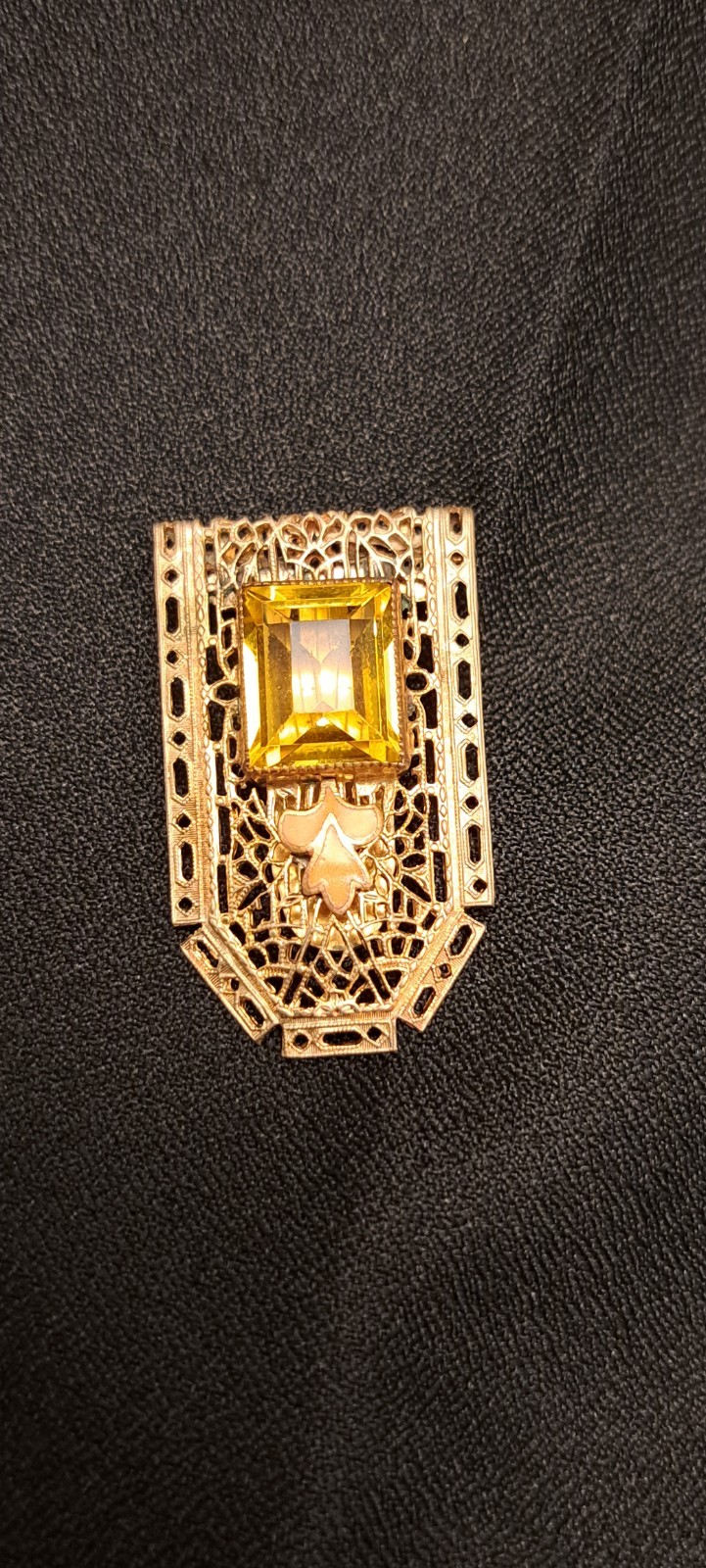 Art Deco Gold Filigree Honey Amber Glass & Enameled Fur Dress Coat Clip