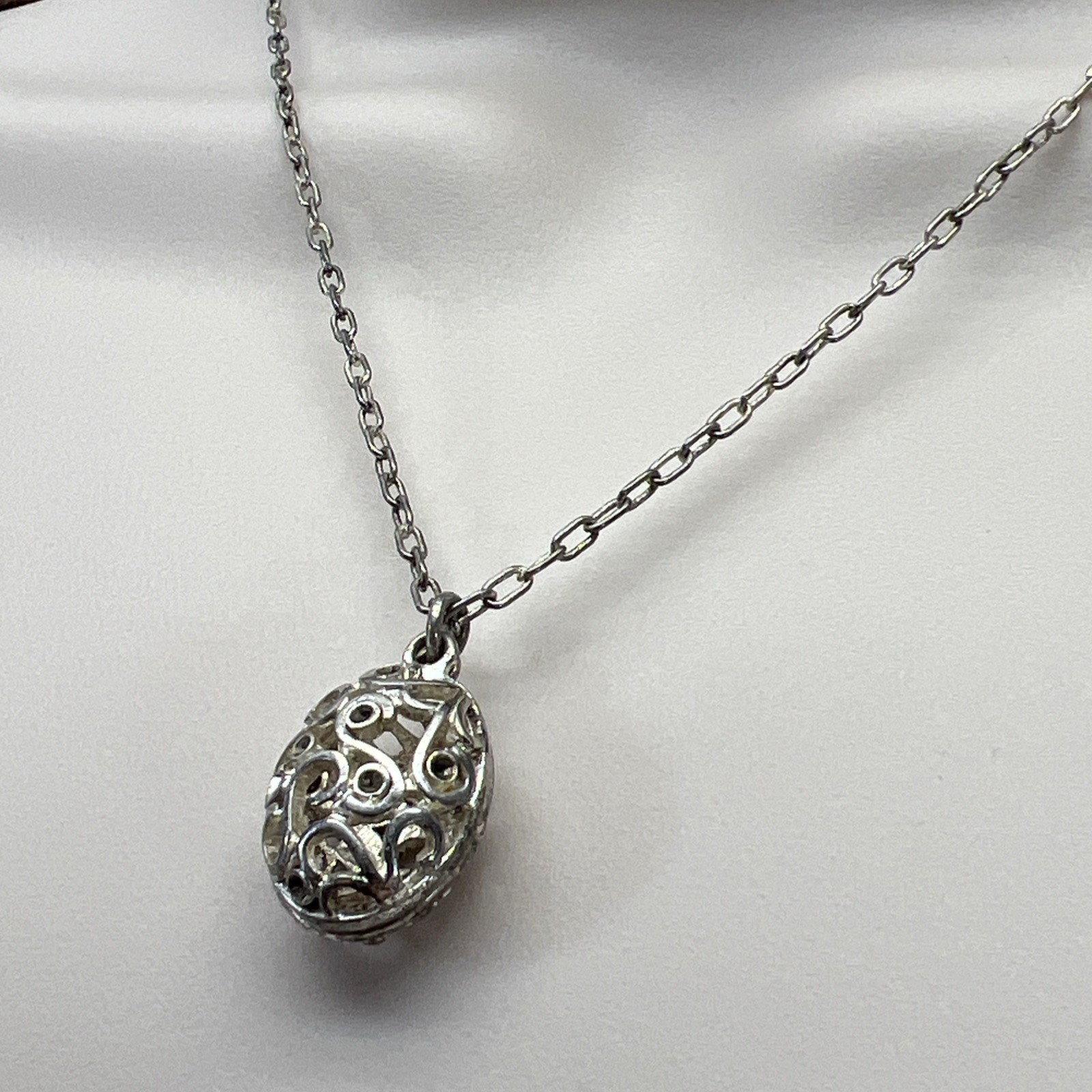 Filigree Round Pendant Locket Chain Necklace Vintage Silver Tone 18” Adjustable
