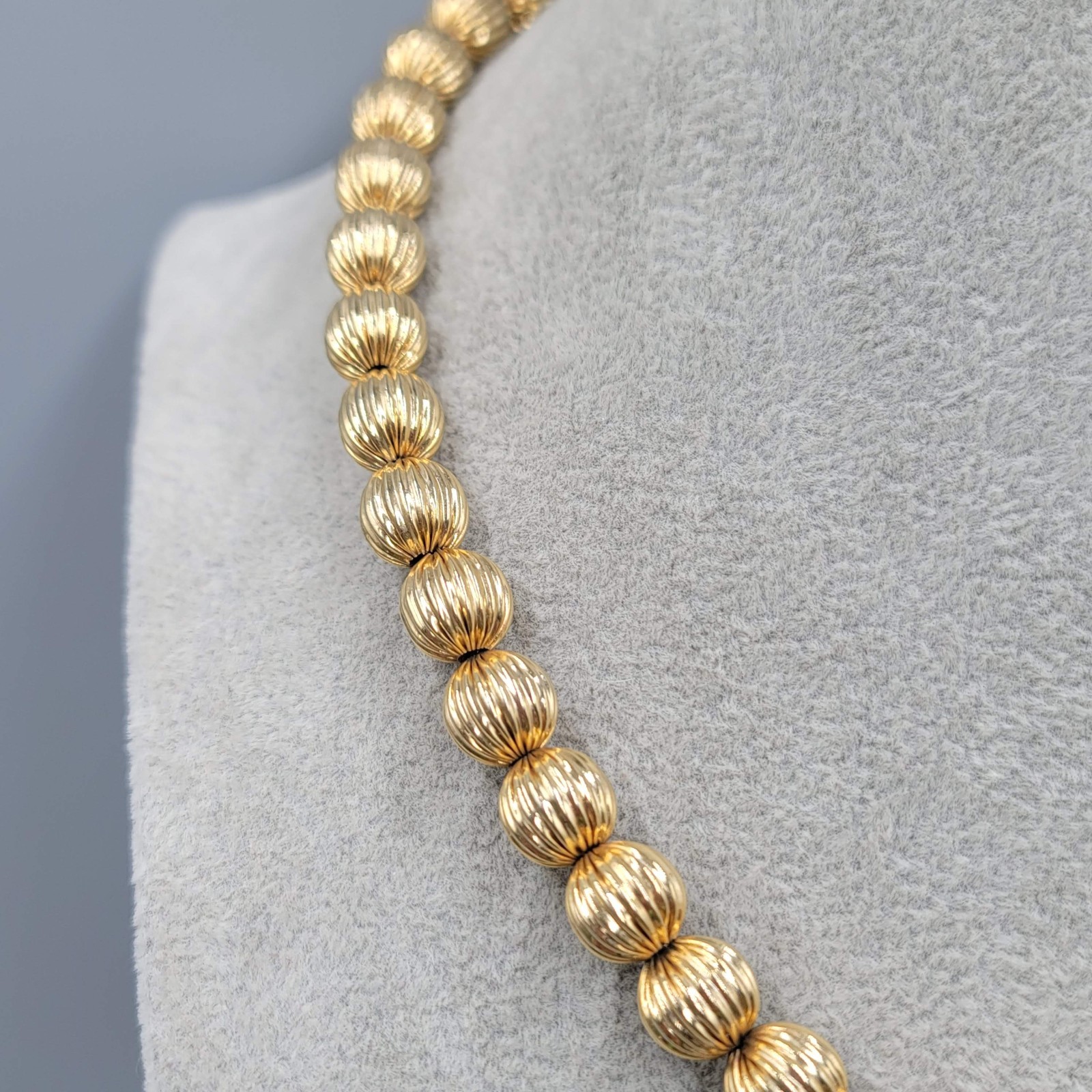 Vintage Ribbed Metal Bead Necklace 10 mm Gold Plated 18″