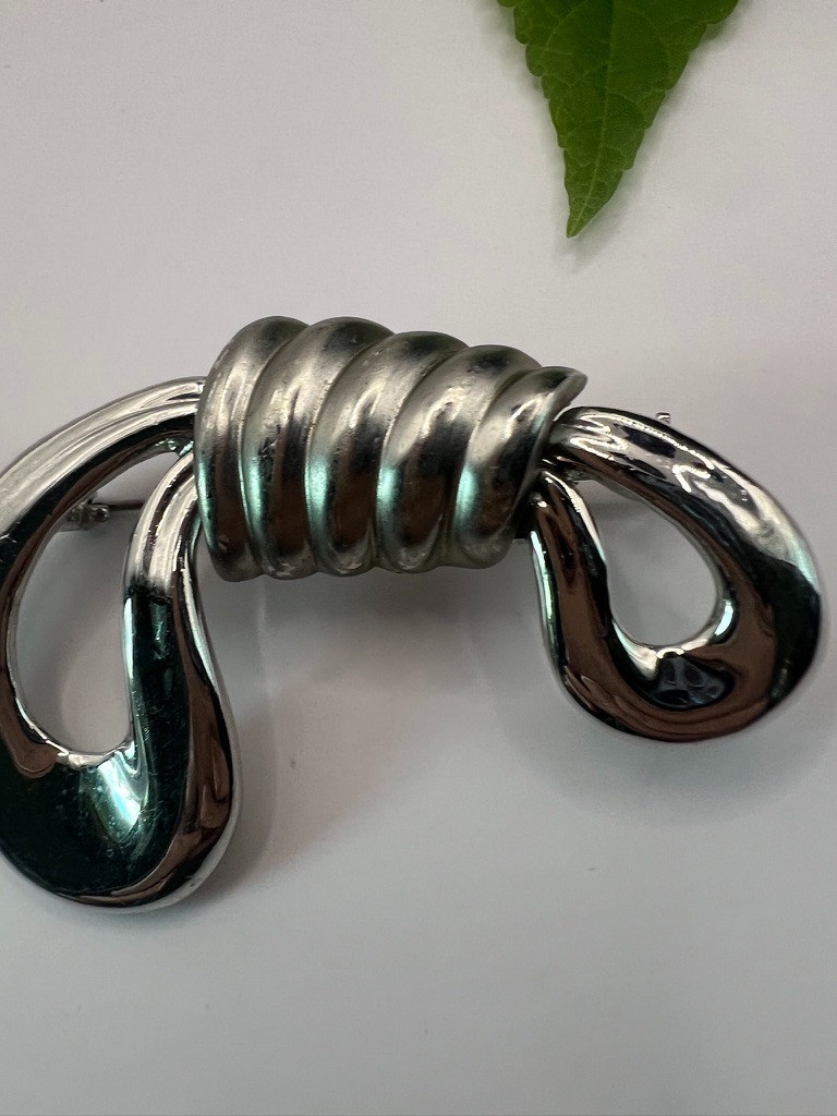 Vintage Modernist Silver Rope Knot Brooch Sculptural Statement Pin 1980s 1990s