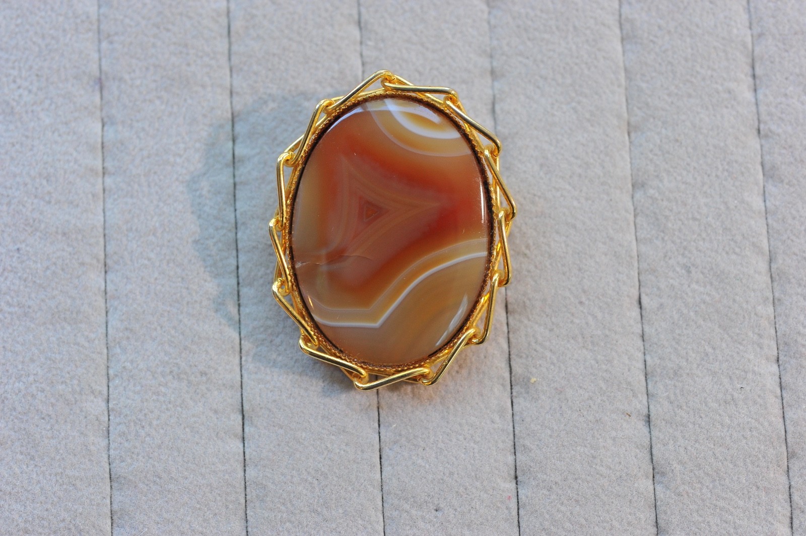 Brooch Pendant gold tone cabochon banded agate oval HL58