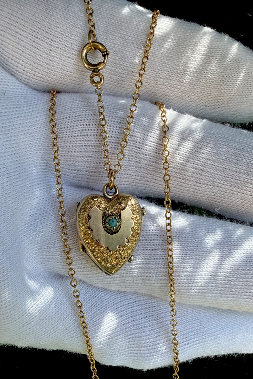 Victorian Small Gold Filled Puffy Heart Photo Locket 18” Chain Pendent Necklace