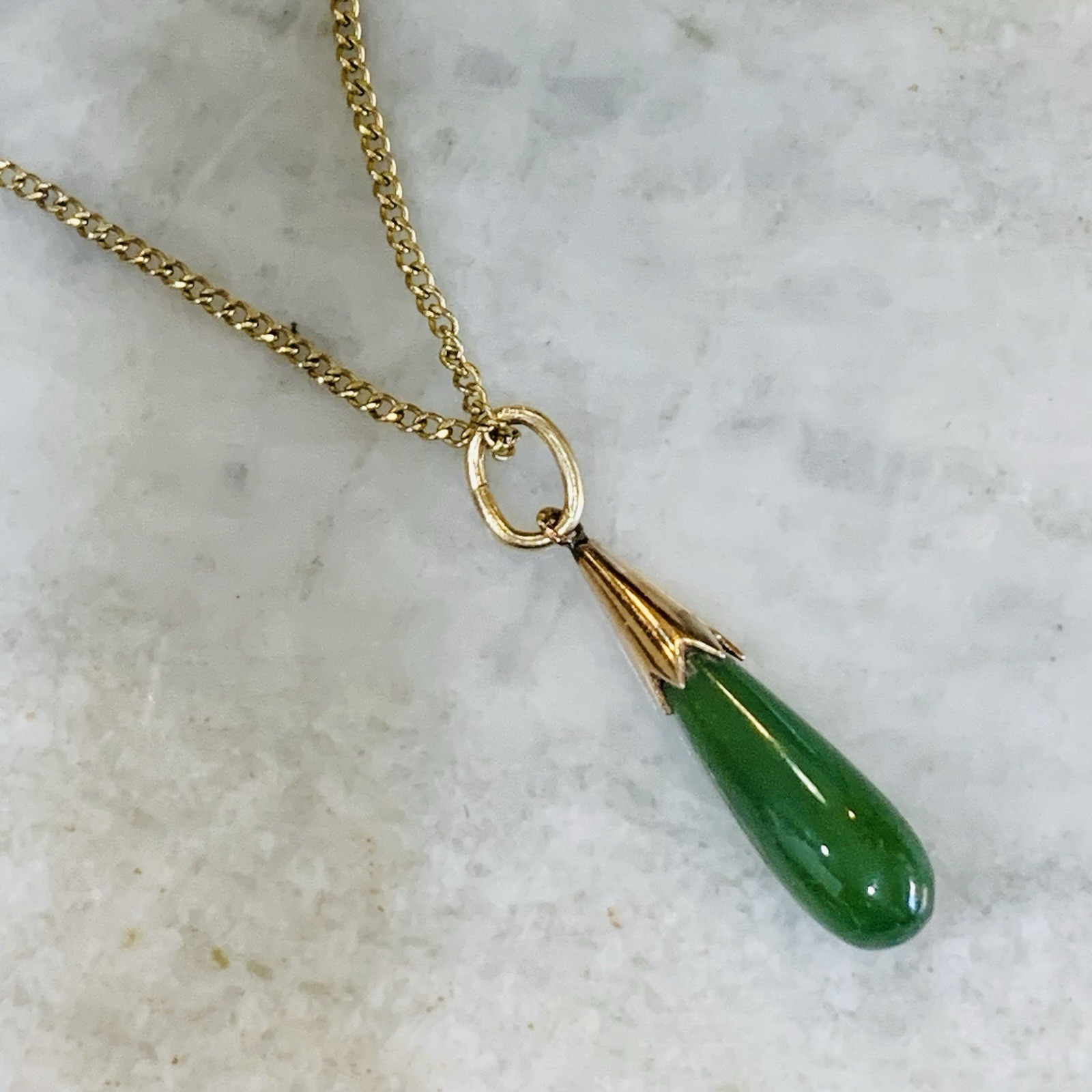 VTG Nephrite Jade Necklace Gold filled 12k Teardrop Pendant 1“ Spinach 2.9gr 18“
