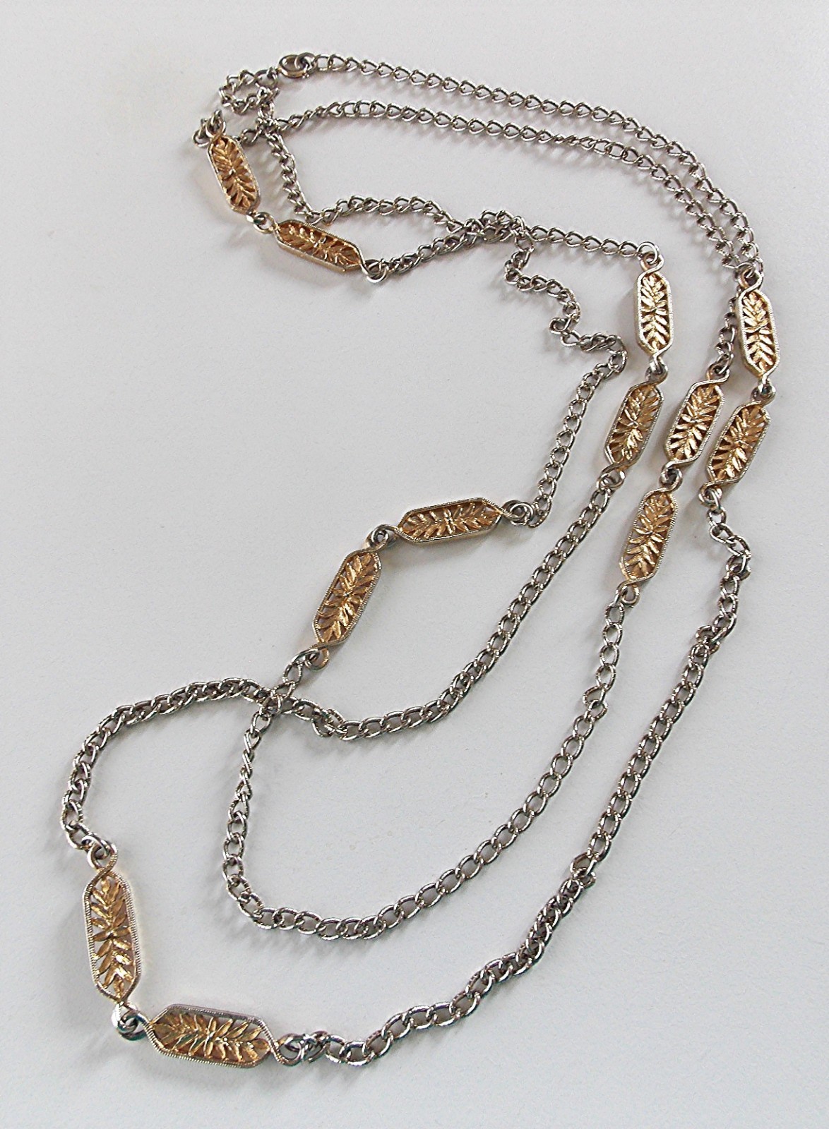 VINTAGE MID-CENTURY LOVELY GOLD TONE CHAIN 58″ AROUND SINGLE STRAND NECKLACE