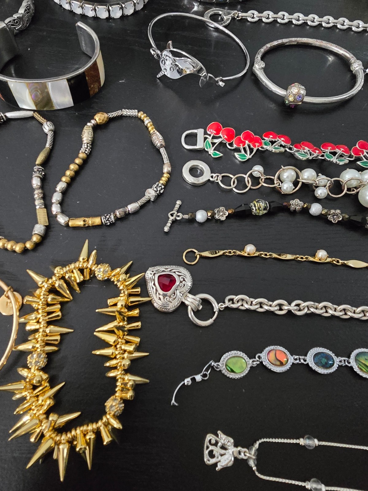 Gigantic Mixed metals material an color lot of 70+ braceletn, signed /unsigned