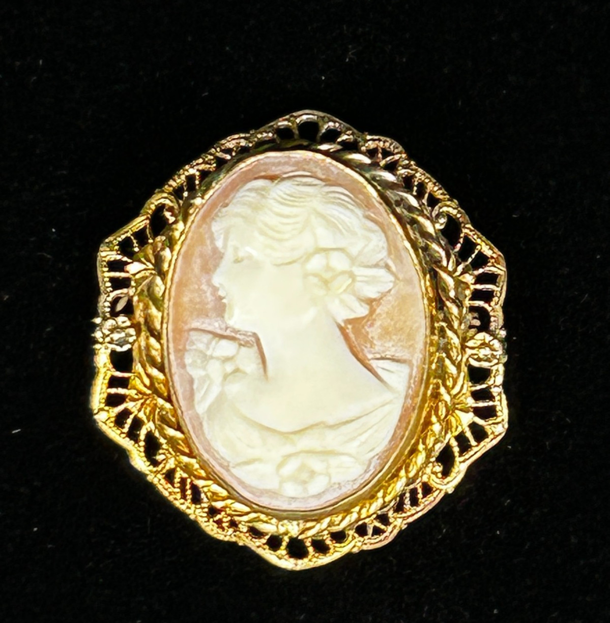 🕊️ Gold Cameo Brooch 🌸 Art Deco Filigree Lady Portrait c.1930s