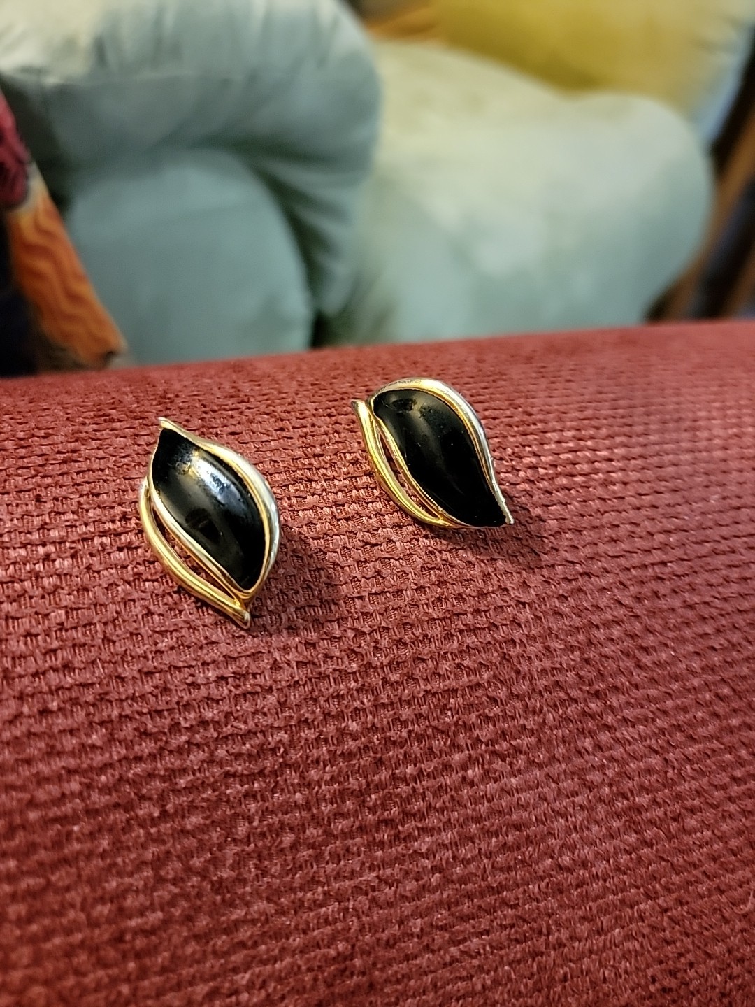 Vintage 70s Black Gold Earrings Enamel Classic Stud Office Work Daily Elegant
