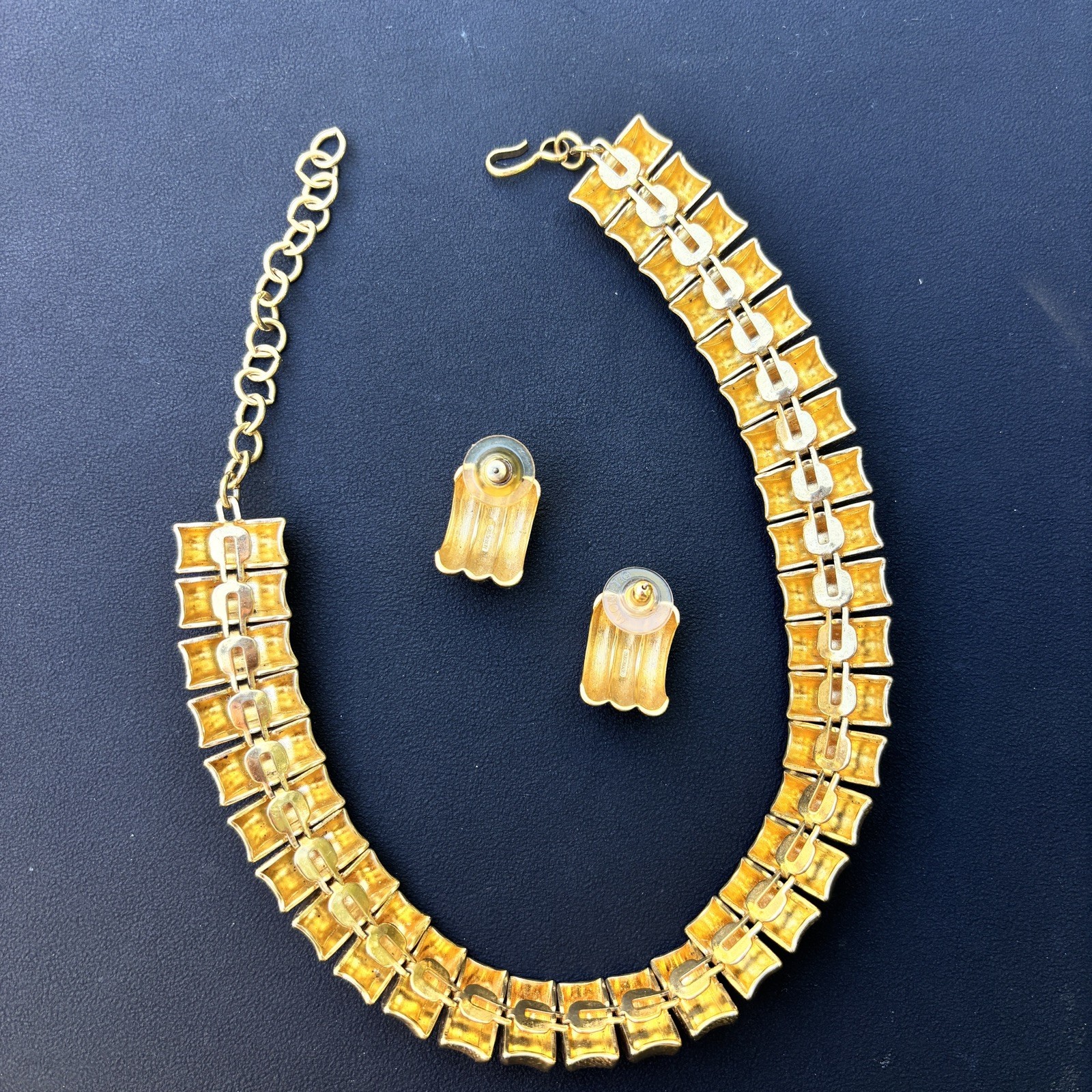 Vintage Monet Gold Tone Ribbed Necklace Earrings Set Chunky Statement 16 Inch