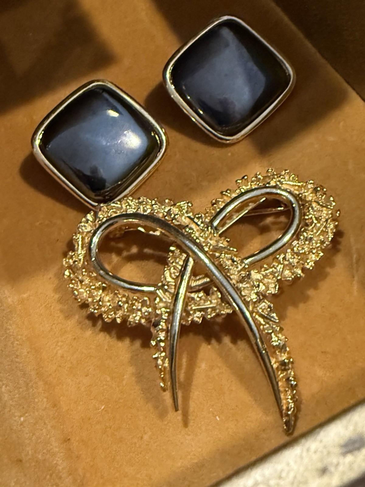 Vintage to Modern Gold Tone Mixed Costume Jewelry Lot Necklace Earrings Bracelet