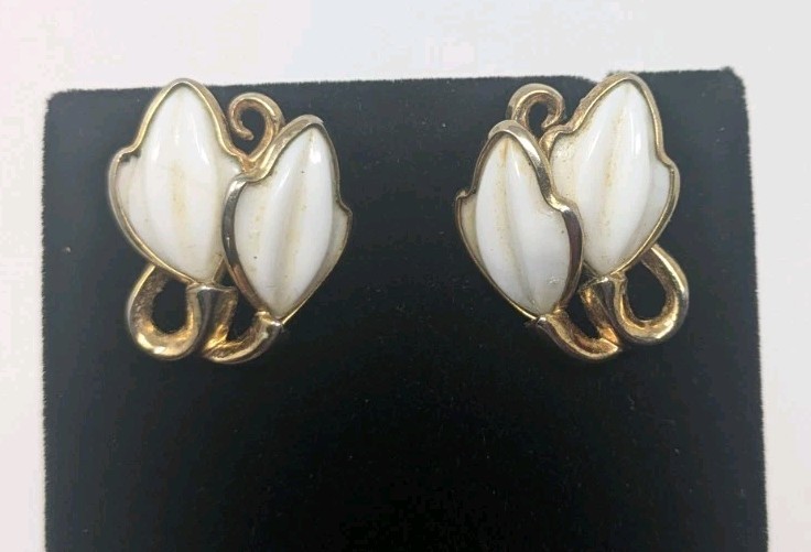 Vintage Lot Clip Screwback Earrings 22 Pair Hobe Trifari Lisner Avon Unbranded