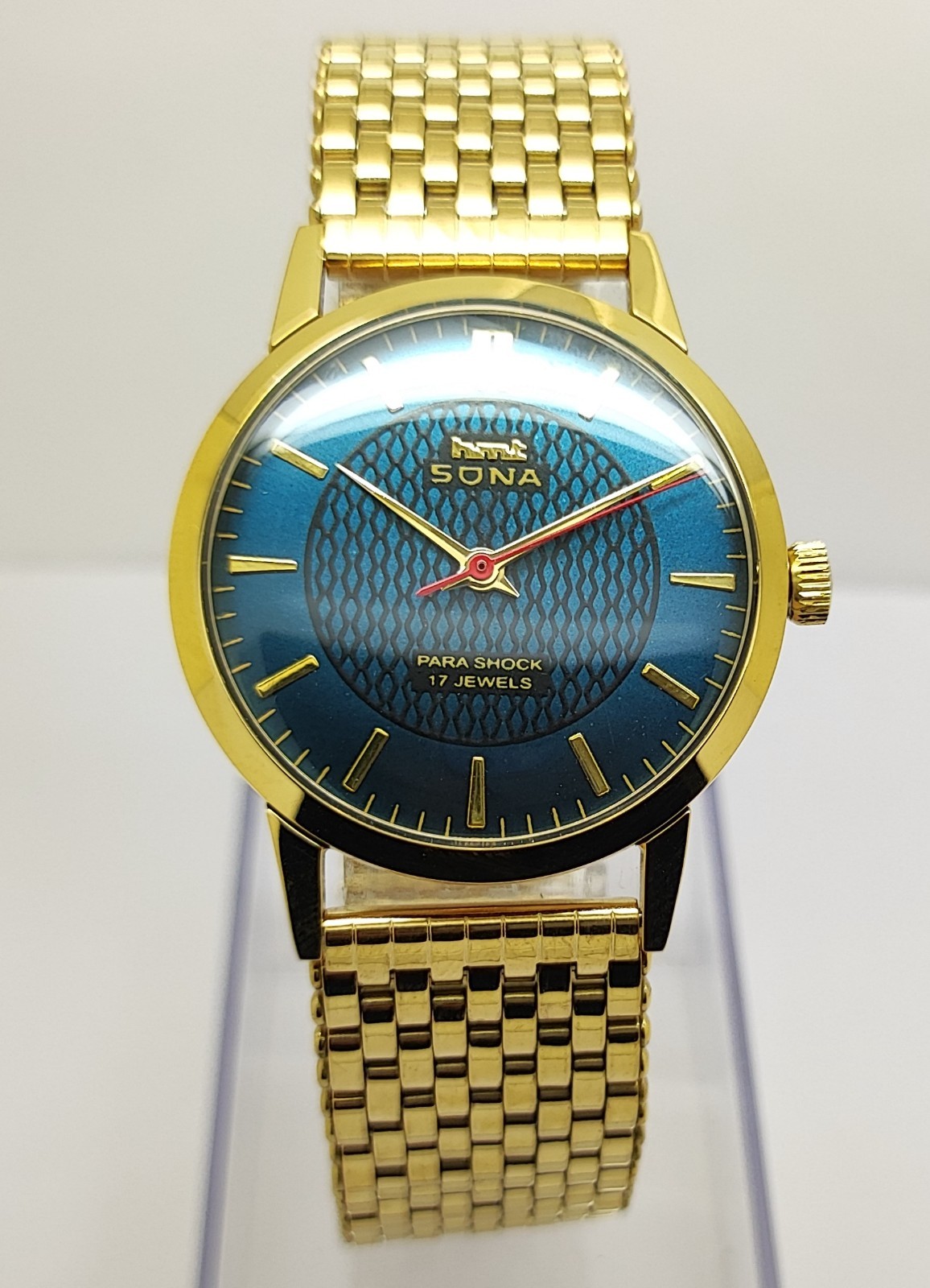 Vintage Hmt Sona Green Dial 17 Jewels Para Shock Mechanical hand winding Watch
