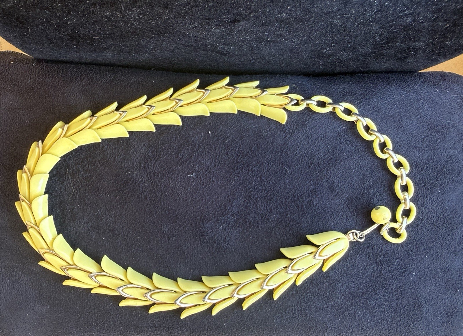 Vintage Pale Yellow Coro Jewelry Set. Necklace , Bracelet , & Screw on earrings