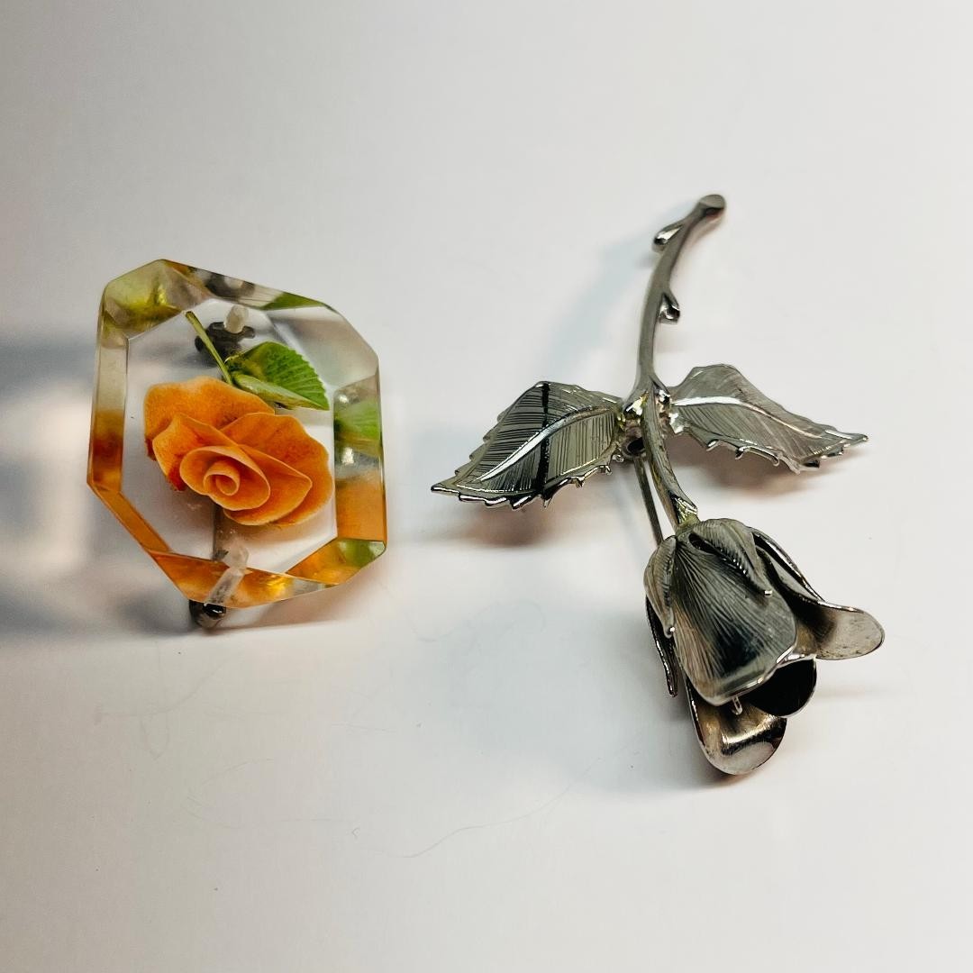 VTG Two (2) Brooches Silver-Toned & Acrylic Rose Safety Clasps Size See Descript