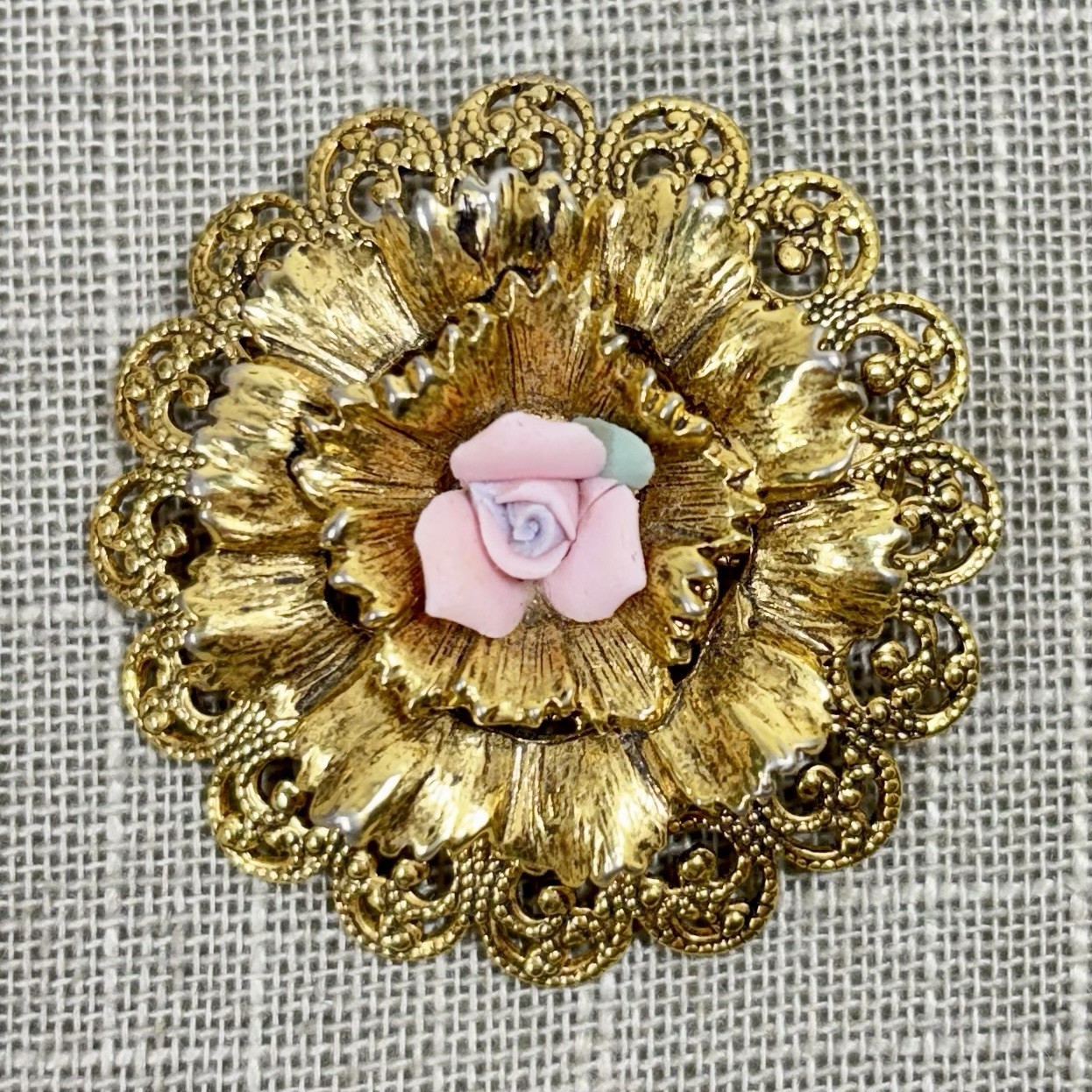 Vintage Unsigned Tacoa Gold Tone Filigree Porcelain Rose Floral Brooch READ