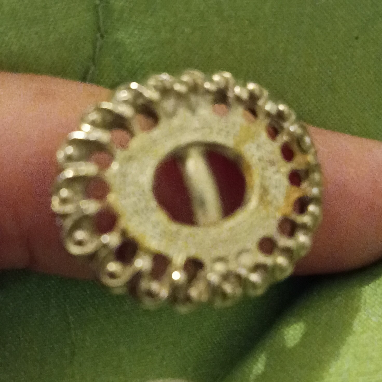 Vintage Ring. I’m not sure if it’s real silver or not. I can’t see well. Thank U