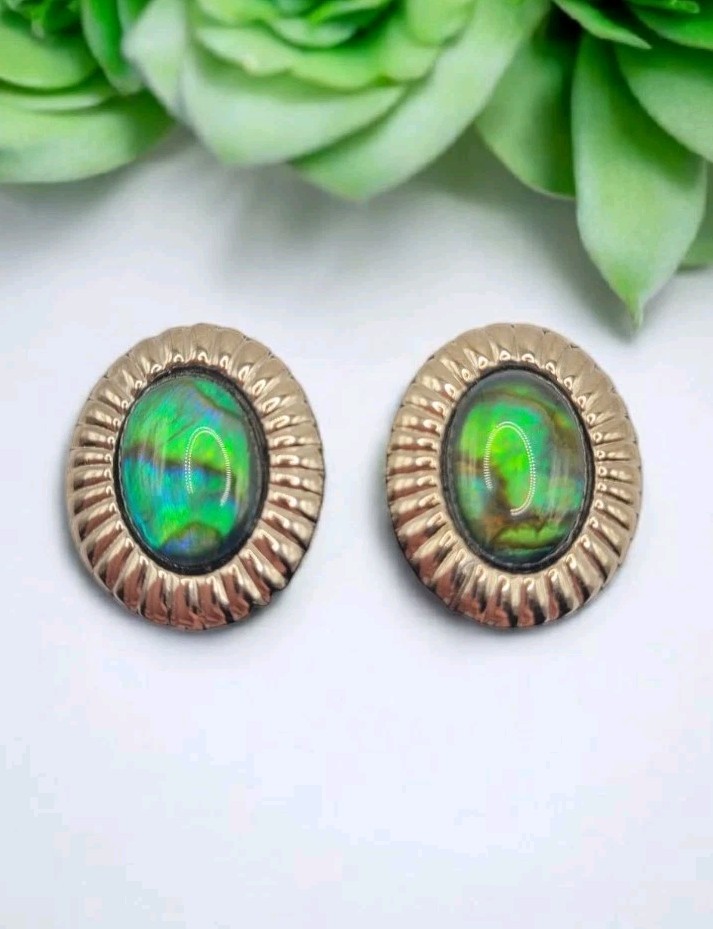 New Vintage Green Pua Shell Oval Stud Earrings Silver Tone Fluted Oval Bezel 1″