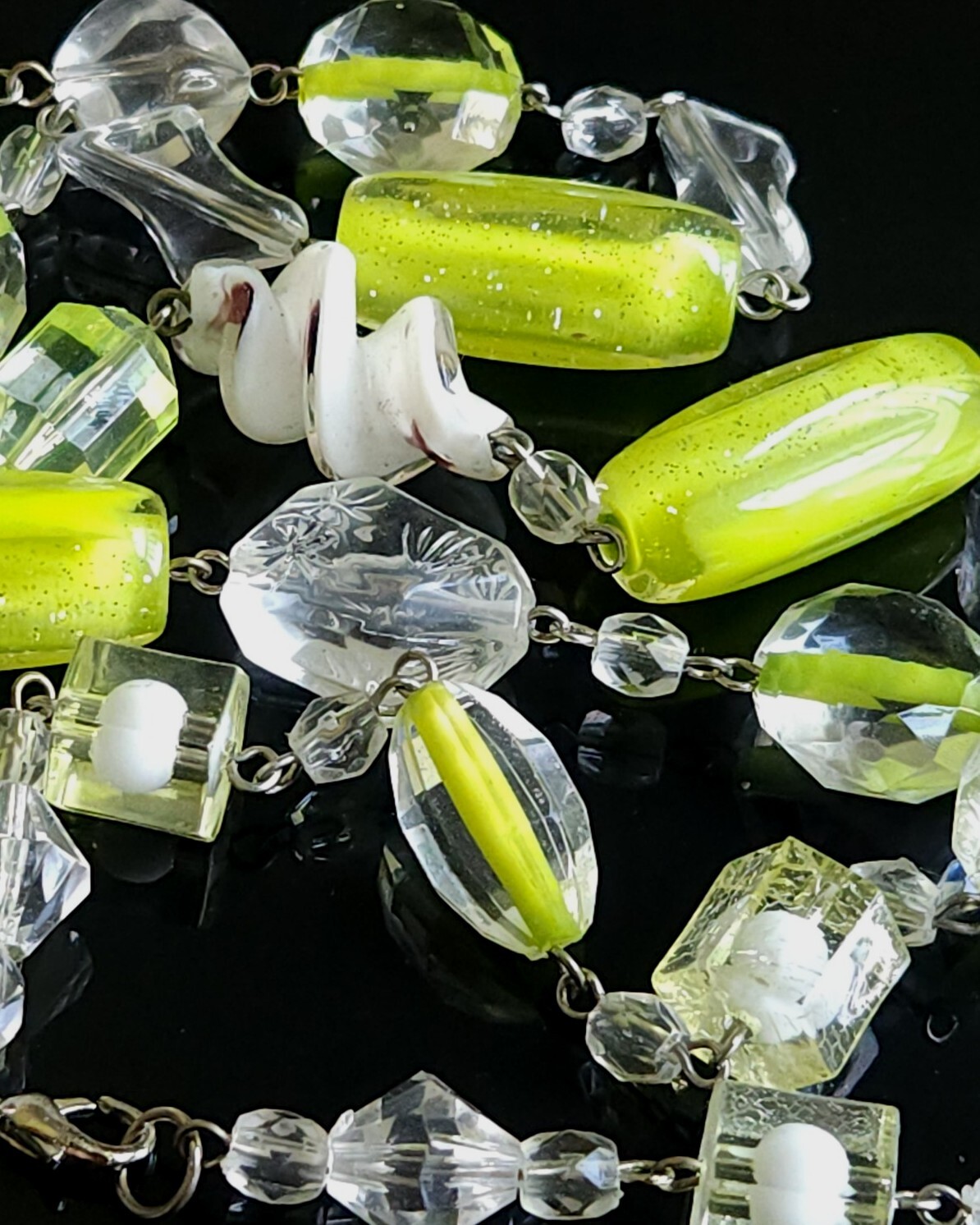 Vintage Estate UV Reactive Necklace Twist Art Glass Lime Green Acrylic Carved