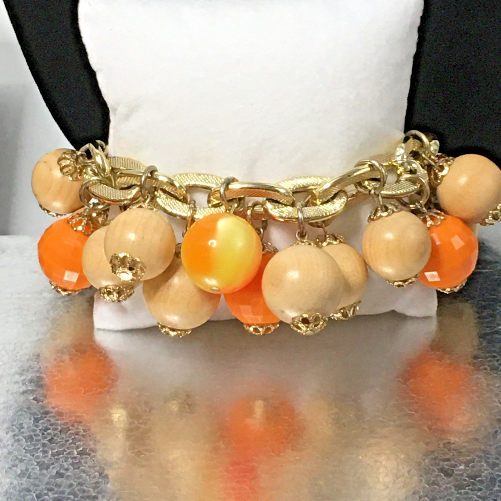 1960s VTG Chunky Multicolor Beaded Cha Cha Bracelet Lucite and Wood 8″