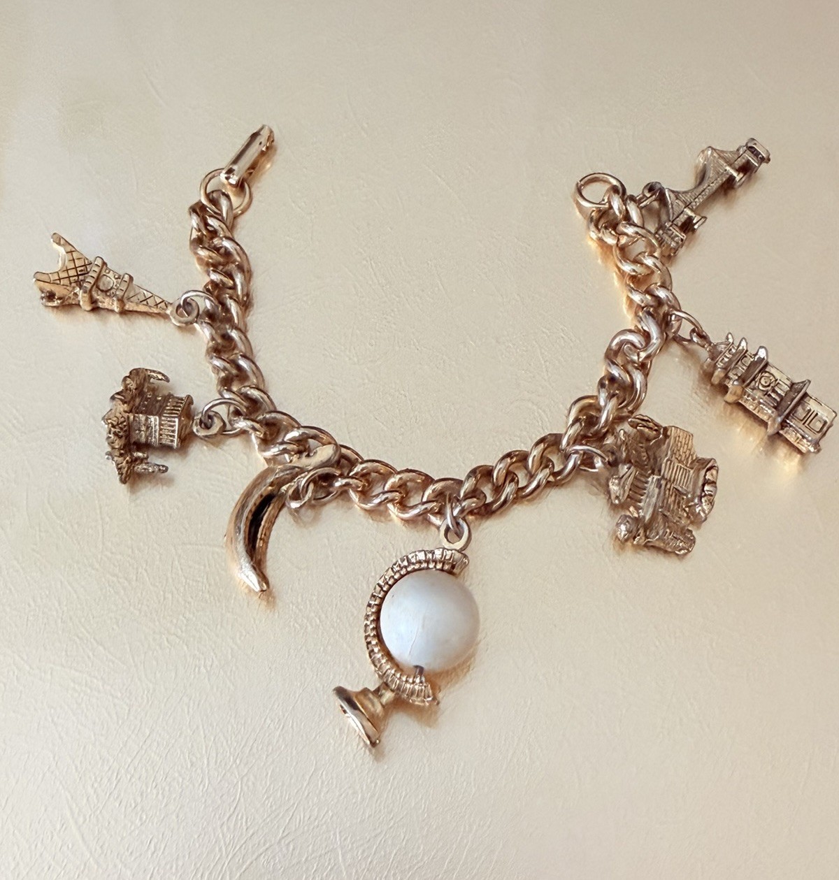 Fun Vintage Gold Tone World Travel Charm Cable Bracelet 7″