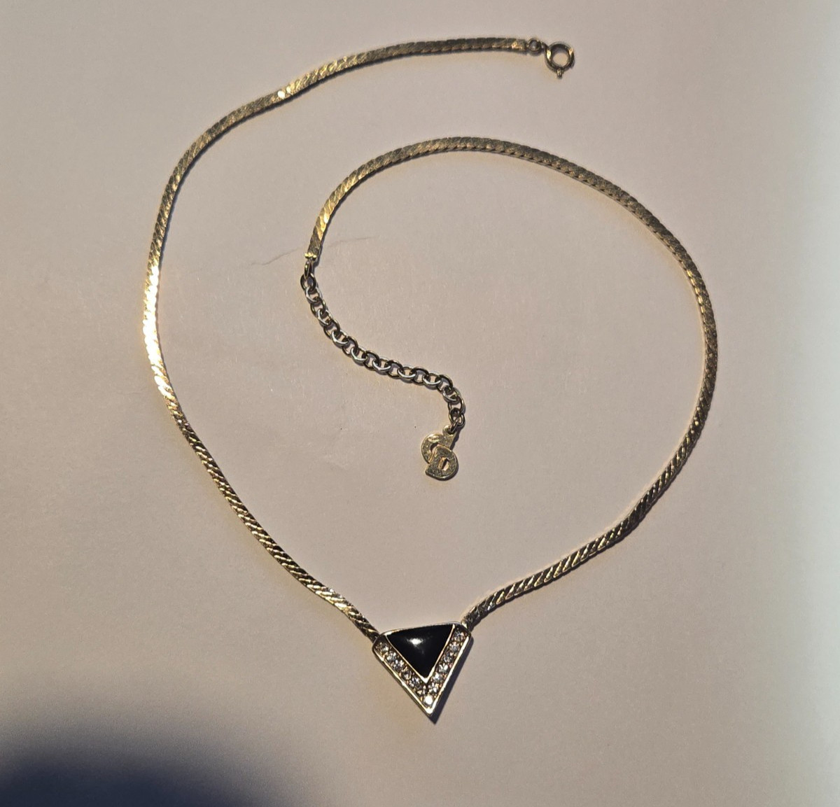CHRISTIAN DIOR GOLD TONE W/RHINESTONE & ENAMEL CHEVRON NECKLACE 15- 17″