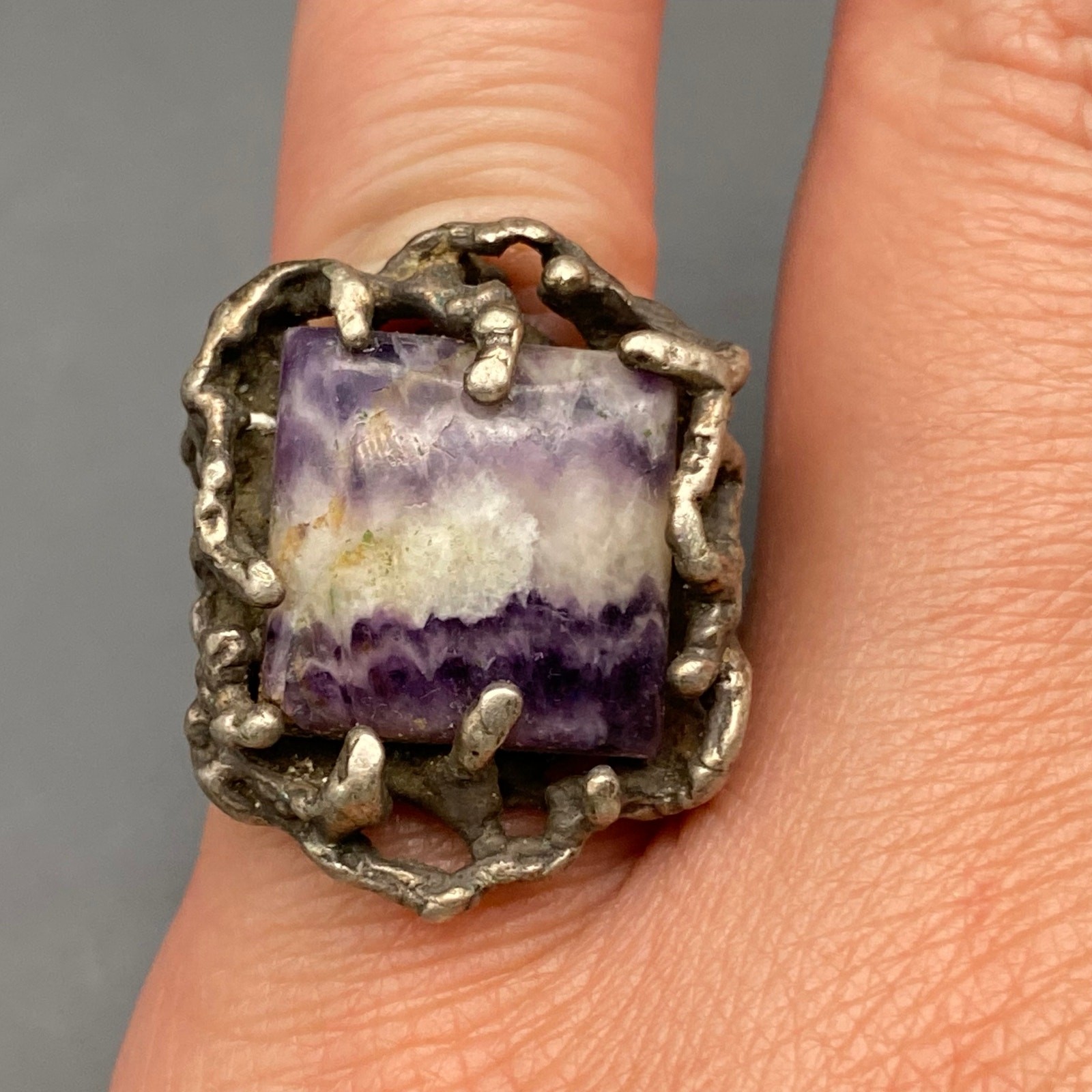 Vintage Brutalist Purple Chevron Amethyst Stone Silver Ring Size 5.5