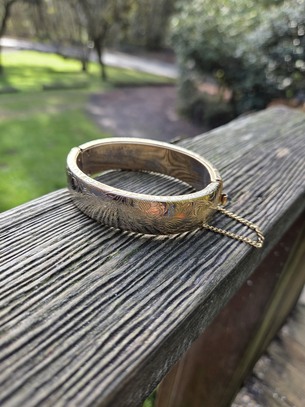 Vintage Floral Hinged Bangle Bracelet Gold Tone Flowers Victorian Style