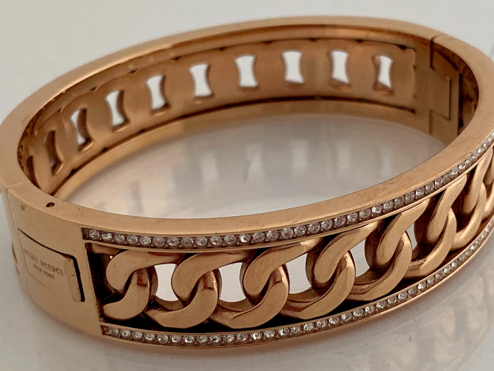 HENRI BENDEL New York Gold Tone Curb Chain Design Hinged Bracelet | Chunky