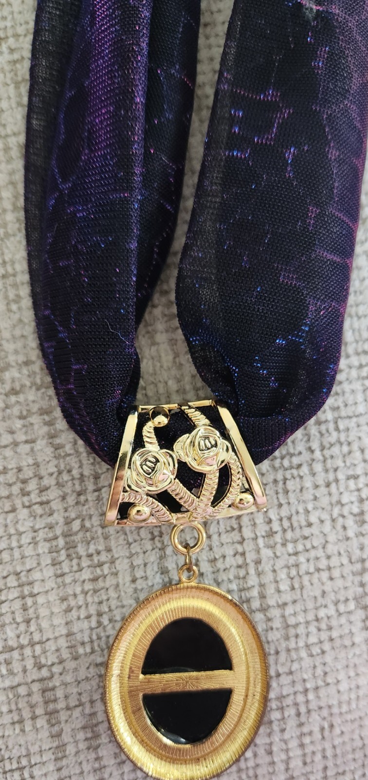 Violet Blue Druzy Rhinestone Pendant Sheer Fabric 15 In Pendant 2″×1.5″ Dented