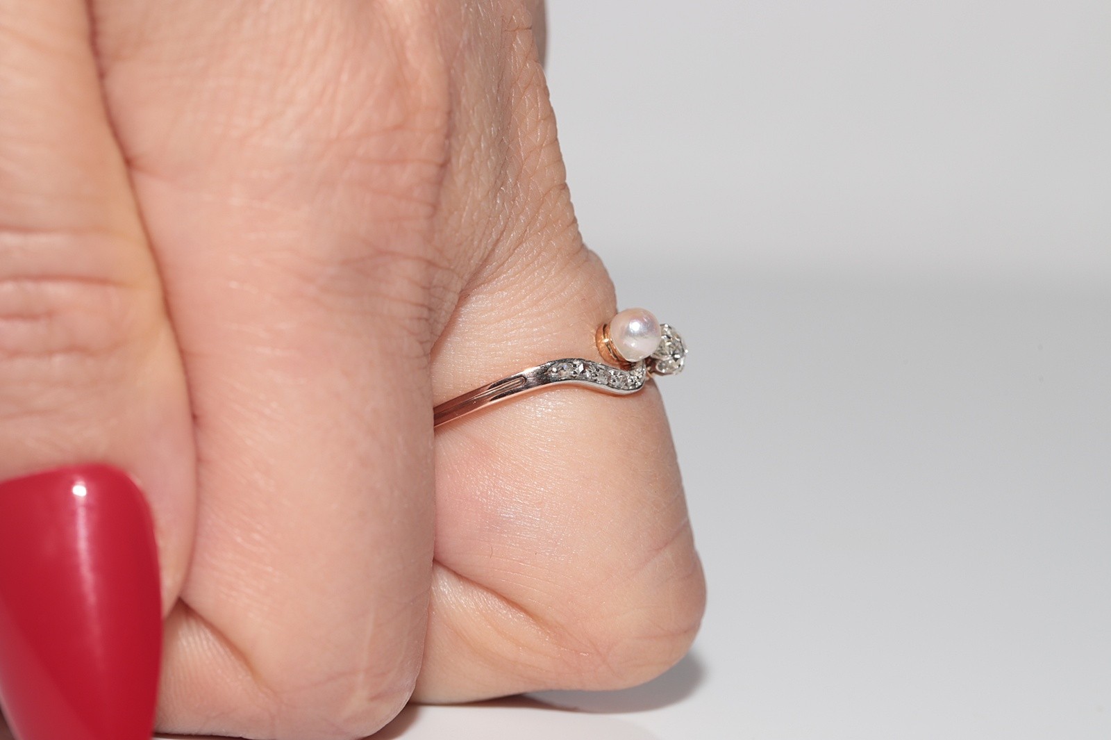 Antique Circa 1920s 18k Gold Art Deco Natural Diamond And Pearl Decorated Ring