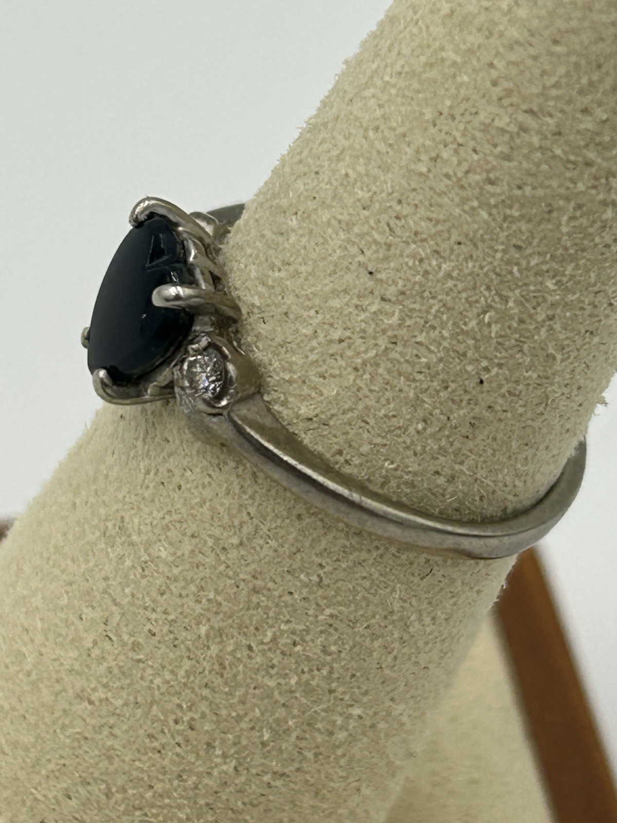 VINTAGE ESTATE 10K WHITE GOLD DIAMOND & ONYX HEART RING 1.7 GRAMS~SIZE 6.25