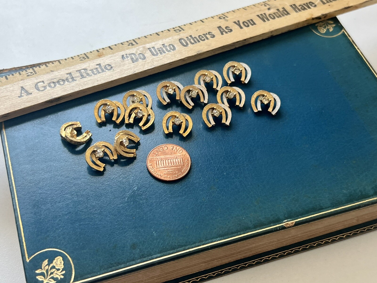 14 Vintage Gold & Silver Metal Horseshoe Good Luck Cutouts Jewelry Making Lot￼