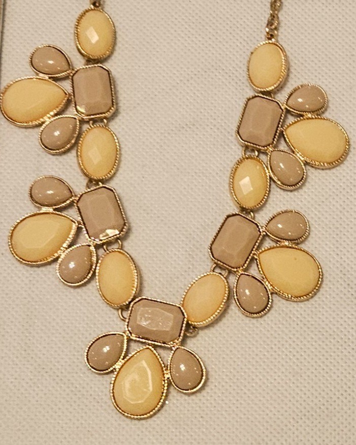Vintage Gold tone Tan kahaki and IVORY CHUNKY Necklace oval link chain