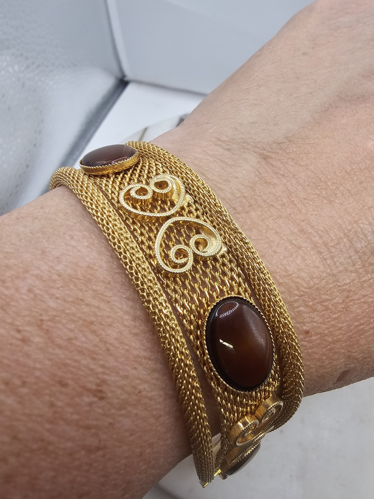 Vintage Celebrity NY Gold Tone Mesh Bracelet with Brown Cabochon Stones Retro