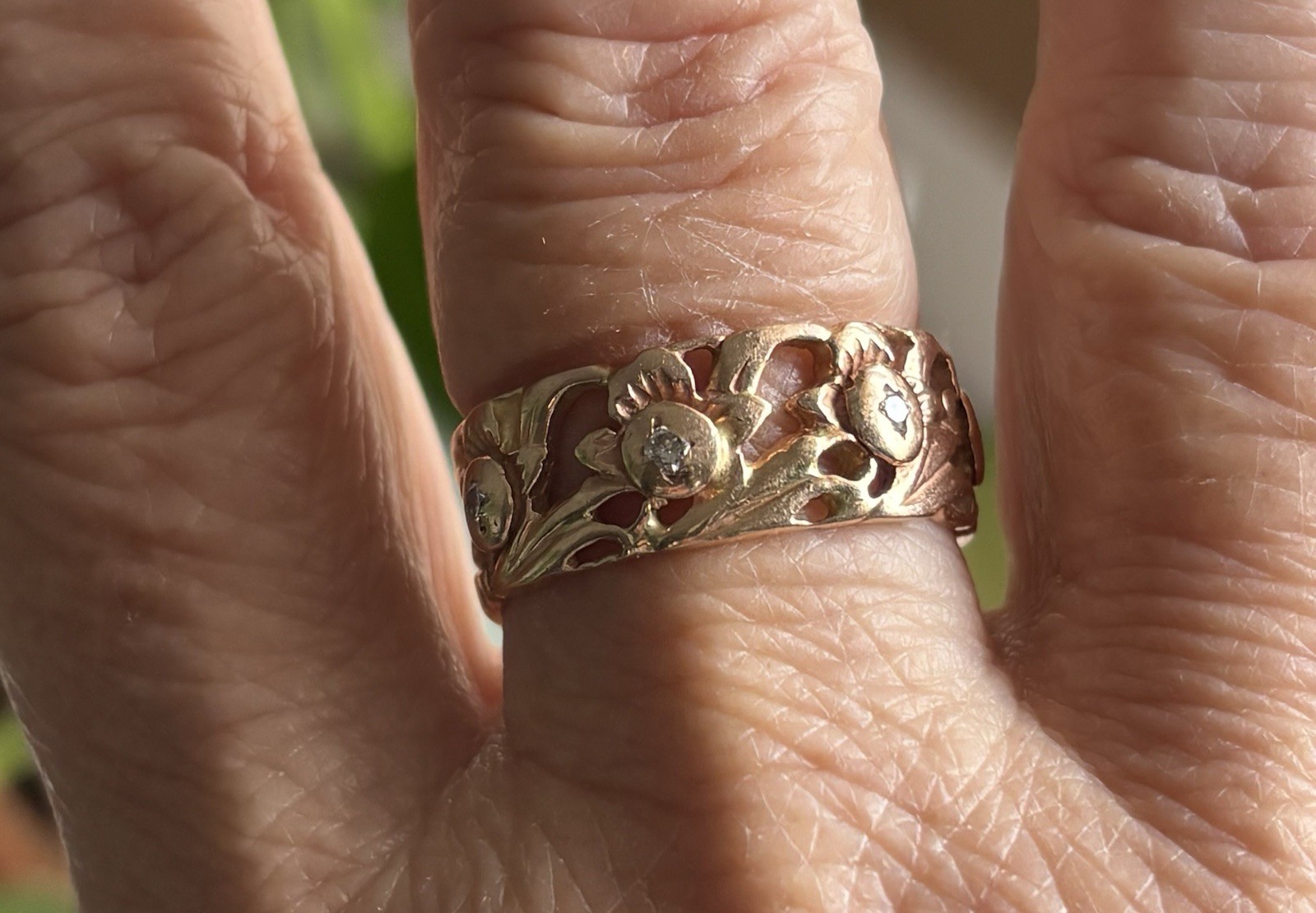 14k Gorgeous Vintage Heavy Ring With Diamond Gold With 7 Diamond Accent