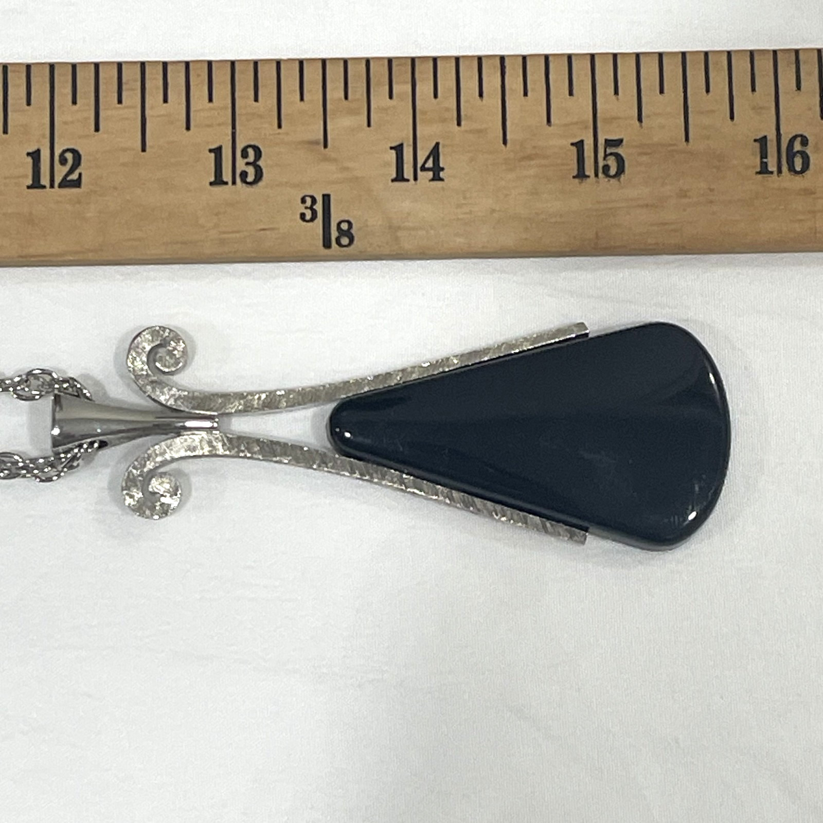 Vintage AVON Silver Tone Bold Black Teardrop Cabochon Pendant Necklace 70s 24″