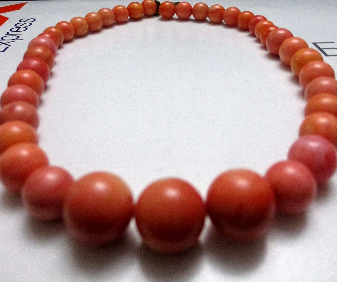 Vintage M0M0 Art Deco Authentic ☆ Undyed Untreated ☆ Necklace Coral ☆ Organic.